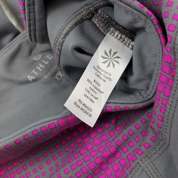 Athleta Grid Geometric Pattern Capris - Picture 5 of 6